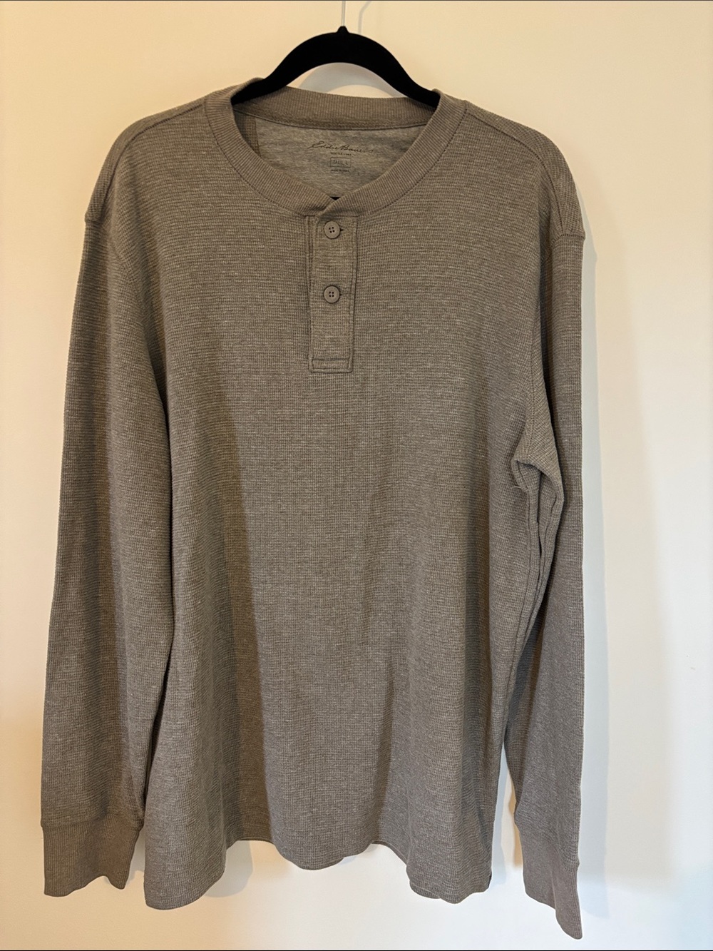 Eddie Bauer Long Sleeve Henley in taupe/green colour